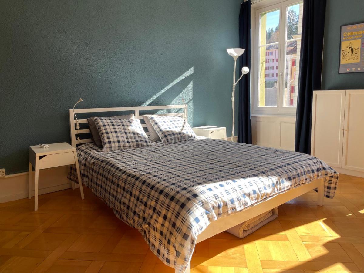 Le Locle : Bel Appartement Chaleureux Exterior photo