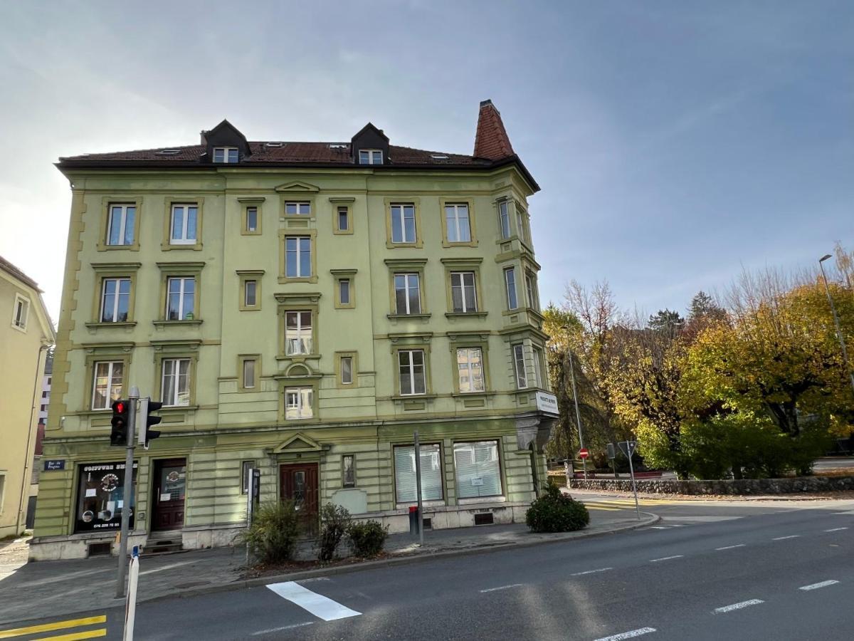 Le Locle : Bel Appartement Chaleureux Exterior photo